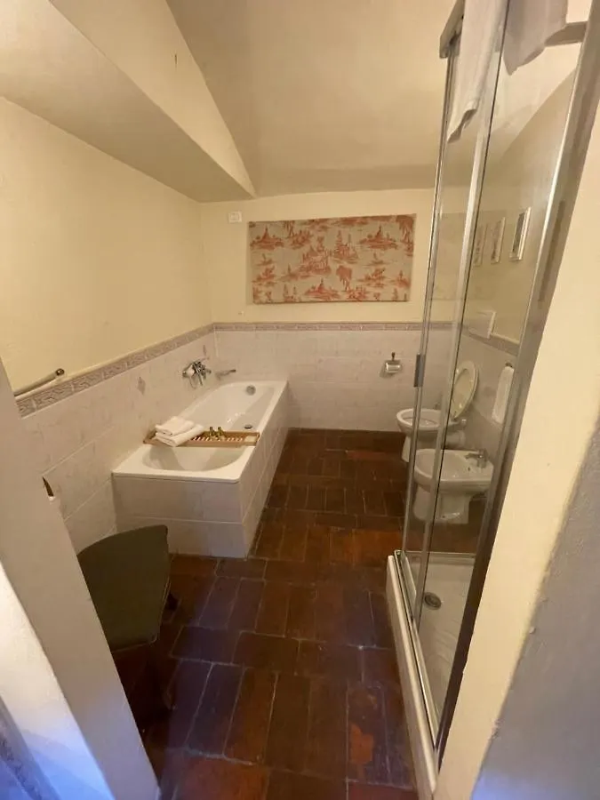 La Boheme Bed & Breakfast Lucca 2*,