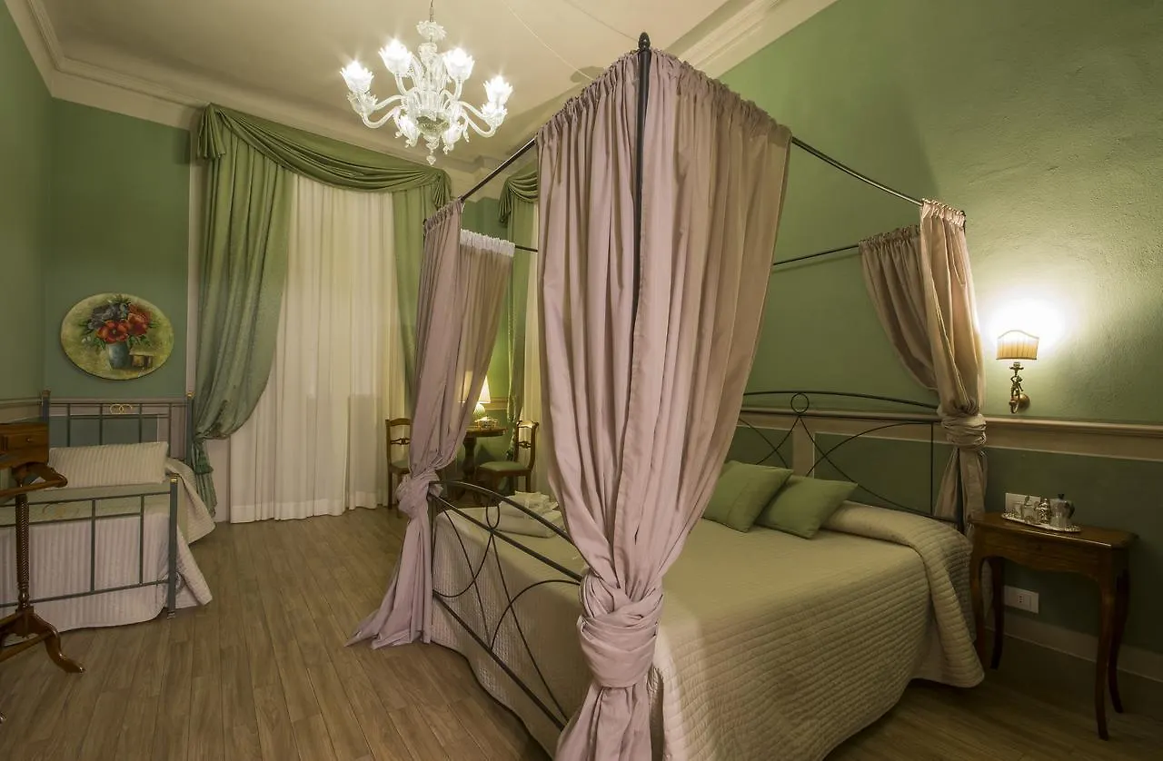 **  La Boheme Bed & Breakfast Lucca Italy